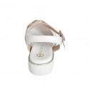 Sandale pour femmes avec accessoire et courroie en cuir blanc talon compensé 3 - Pointures disponibles:  32, 33, 35, 42, 43, 44, 45