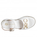 Sandale pour femmes avec accessoire et courroie en cuir blanc talon compensé 3 - Pointures disponibles:  32, 33, 35, 42, 43, 44, 45