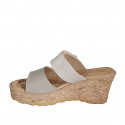 Mule para mujer en piel gris y gamuza laminada beis con cierre en velcro, plataforma y cuña 7 - Tallas disponibles:  31, 33, 35