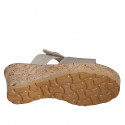 Mule para mujer en piel gris y gamuza laminada beis con cierre en velcro, plataforma y cuña 7 - Tallas disponibles:  31, 33, 35