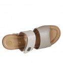 Mule para mujer en piel gris y gamuza laminada beis con cierre en velcro, plataforma y cuña 7 - Tallas disponibles:  31, 33, 35