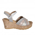 Sandale en daim lamé beige, rose, gris et cuir lamé argent avec courroie, plateforme et talon compensé 7 - Pointures disponibles:  31, 32, 34, 35, 42, 43, 45