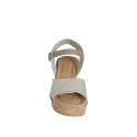 Sandale pour femmes en cuir et daim laminé beige avec courroie, plateforme et velcro talon compensé 7 - Pointures disponibles:  31, 32, 34, 35, 42, 43, 45