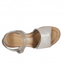 Sandale pour femmes en cuir et daim laminé beige avec courroie, plateforme et velcro talon compensé 7 - Pointures disponibles:  31, 32, 34, 35, 42, 43, 45