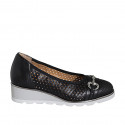 Escarpin pour femmes avec semelle amovible et accessoire en cuir perforé noir talon compensé 4 - Pointures disponibles:  32, 33, 34, 35, 42, 43
