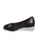 Escarpin pour femmes avec semelle amovible et accessoire en cuir perforé noir talon compensé 4 - Pointures disponibles:  32, 33, 34, 35, 42, 43