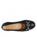 Escarpin pour femmes avec semelle amovible et accessoire en cuir perforé noir talon compensé 4 - Pointures disponibles:  32, 33, 34, 35, 42, 43