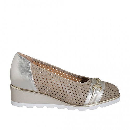Woman's pump with removable insole and accessory in beige pierced and laminated platinum leather wedge heel 4 - Available sizes:  32, 33, 34, 35, 42, 43