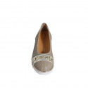 Escarpin pour femmes avec semelle amovible et accessoire en cuir perforé beige et laminé platine talon compensé 4 - Pointures disponibles:  32, 33, 34, 35, 42, 43