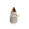 Scarpa stringata da donna in pelle forata beige e camoscio laminato platino con plantare estraibile zeppa 6 - Misure disponibili: 32, 43