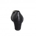 Escarpin pour femmes avec semelle amovible et accessoire en cuir et cuir perforé noir talon compensé 6 - Pointures disponibles:  32, 33, 34