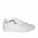 Scarpa stringata da donna con plantare estraibile e cerniera in pelle bianca e laminata argento zeppa 3 - Misure disponibili: 44, 46
