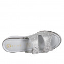 Mule pour femmes avec boucles réglables en daim imprimé lamé argent talon compensé 4 - Pointures disponibles:  33, 34, 35