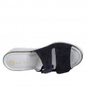 Mule pour femmes en daim bleu et imprimé lamé bleu avec fermeture velcro et talon compensé 4 - Pointures disponibles:  32, 34, 35
