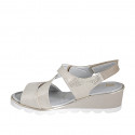 Mule pour femmes en cuir beige et daim beige imprimé laminé platine avec fermeture velcro et talon compensé 4 - Pointures disponibles:  32, 35, 44