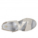 Mule pour femmes en cuir beige et daim beige imprimé laminé platine avec fermeture velcro et talon compensé 4 - Pointures disponibles:  32, 35, 44