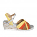 Sandale avec copurroie pour femmes en daim jaune, cognac et orange et cuir argent avec talon compensé 5 en raphia - Pointures disponibles:  32, 42, 44, 45