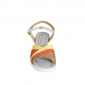 Sandale avec copurroie pour femmes en daim jaune, cognac et orange et cuir argent avec talon compensé 5 en raphia - Pointures disponibles:  32, 42, 44, 45