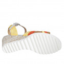 Sandale avec copurroie pour femmes en daim jaune, cognac et orange et cuir argent avec talon compensé 5 en raphia - Pointures disponibles:  32, 42, 44, 45
