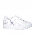 Scarpa stringata da donna in pelle bianca e stampata floreale viola con plantare estraibile zeppa 4 - Misure disponibili: 42, 43, 46