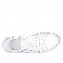 Scarpa stringata da donna in pelle bianca e stampata floreale viola con plantare estraibile zeppa 4 - Misure disponibili: 42, 43, 46