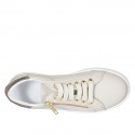 Chaussure à lacets avec semelle amovible et fermeture éclair en cuir beige et lamé bronze et tissu lamé platine talon compensé 2 - Pointures disponibles:  32, 33, 35