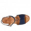Sandale pour femmes en cuir verni bleu avec courroie, plateforme et talon compensé 7 - Pointures disponibles:  33, 34, 35