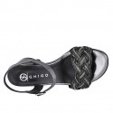 Sandalo da donna in pelle laminata acciaio e rafia nera con cinturino alla caviglia e strass tacco 5 - Misure disponibili: 42, 45