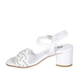 Woman's sandal in white... 2