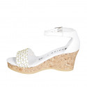Chaussure ouverte pour femmes avec courroie en cuir blanc avec filet or et plateforme talon compensé 7 - Pointures disponibles:  32, 33, 34, 35