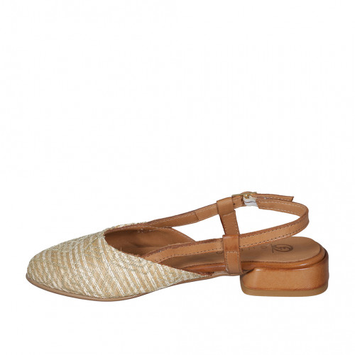 Slingback aus geflochtener Raphia mit beigem, weißem und goldenem geometrischem Muster und cognacbraunem Leder Absatz 2