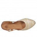 Slingback in rafia intrecciata con motivo geometrico beige, bianco e oro e pelle color cuoio tacco 2 - Misure disponibili: 32, 33, 35, 42, 43