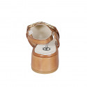 Slingback avec bout rondu et accessoire pour femmes en cuir cognac talon 4 - Pointures disponibles:  32, 33, 34, 35, 42, 43, 44