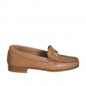 Mocassin avec accessoire d'or pour femmes en cuir cognac talon 2 - Pointures disponibles:  33, 35, 42, 43, 44