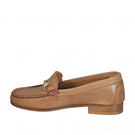 Mocassin avec accessoire d'or pour femmes en cuir cognac talon 2 - Pointures disponibles:  42, 43 2