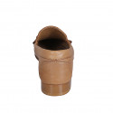 Mocassin avec accessoire d'or pour femmes en cuir cognac talon 2 - Pointures disponibles:  33, 35, 42, 43, 44