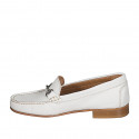 Mocassin avec accessoire argent pour femmes en cuir blanc talon 2 - Pointures disponibles:  35, 45