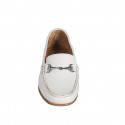 Mocassin avec accessoire argent pour femmes en cuir blanc talon 2 - Pointures disponibles:  35, 45