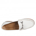 Mocassin avec accessoire argent pour femmes en cuir blanc talon 2 - Pointures disponibles:  35, 45