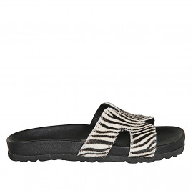 Mule ouvert pour femmes en cuir noir et cuir de veau avec fourrure rayée blanc et noir talon compensé 2 - Pointures disponibles:  33, 34, 43, 44, 45