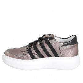 Sneaker para mujer con cordones y plantilla extraible de piel martillada laminada en color plomo y piel negra cuña 4 - Tallas disponibles:  32, 42 2