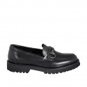 Mocasines para mujer con accesorio metalico en piel de color negro con tacon 3 - Tallas disponibles:  32, 42, 44, 45