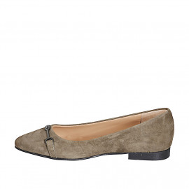 Ballerina da donna a punta con accessorio metallico in camoscio verde oliva tacco 2 - Misure disponibili: 32, 34, 35, 42, 43, 44, 46 2