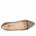 Ballerina da donna a punta con accessorio metallico in camoscio verde oliva tacco 2 - Misure disponibili: 32, 34, 35, 42, 43, 44, 46