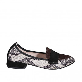 Mocasín a punta para mujer en charol imprimido y gamuza negra y marròn oscuro tacon 2 - Tallas disponibles:  33, 35, 42, 44, 45, 46