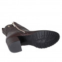 Stivaletto da donna con doppia cerniera, borchia e punta tonda in pelle testa di moro tacco 5 - Misure disponibili: 35, 42, 43, 44