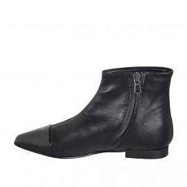 Bottines pour femmes à bout pointu en cuir noir avec zip intérieur et bout droit en verni noir talon 2 - Pointures disponibles:  33, 34, 35, 42 2