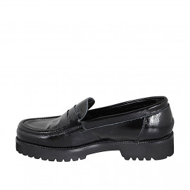 Woman's loafer in black... 2