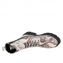 Botin para mujer modelo combate con cordones, puntera, hebillas y cremallera en piel imprimida blanca y negra tacon 4 - Tallas disponibles:  32, 33, 34, 35, 42, 43, 44, 45, 47