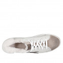 Sneaker con cordones para mujer con plantilla extraible en piel blanca y gamuza marron con forro en pelaje cuña 3 - Tallas disponibles:  42, 43, 45